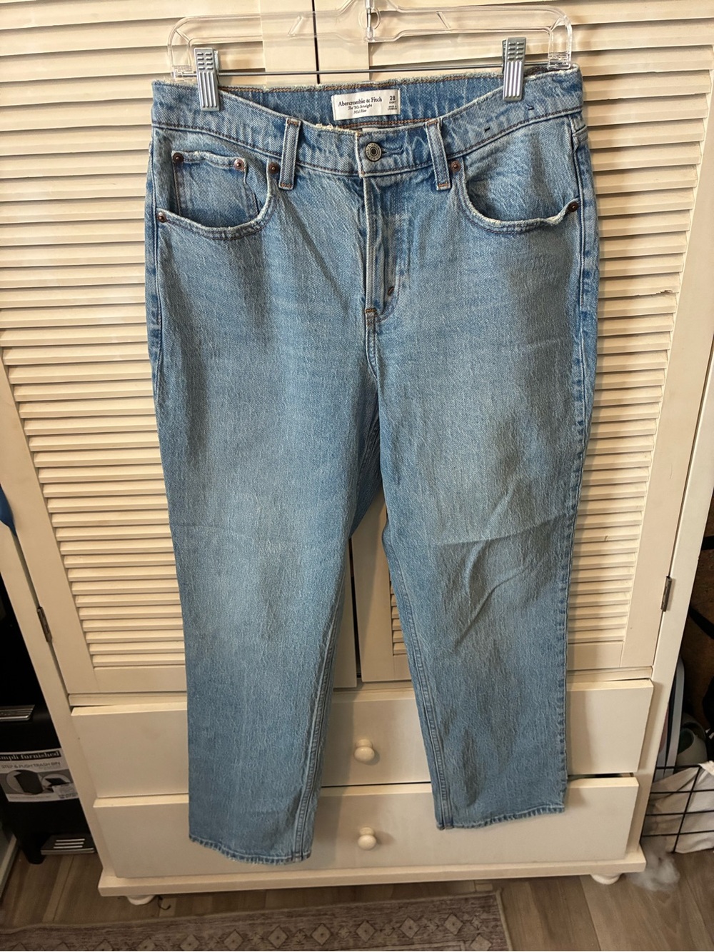 Abercrombie & Fitch Mid Rise The 90’s Straight Leg Jeans